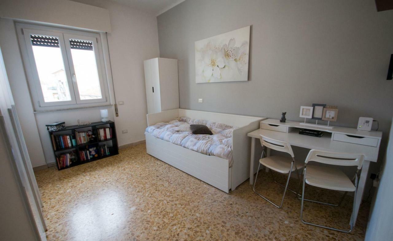 Апартаменты A Casa Di Simone A Виареджо Экстерьер фото